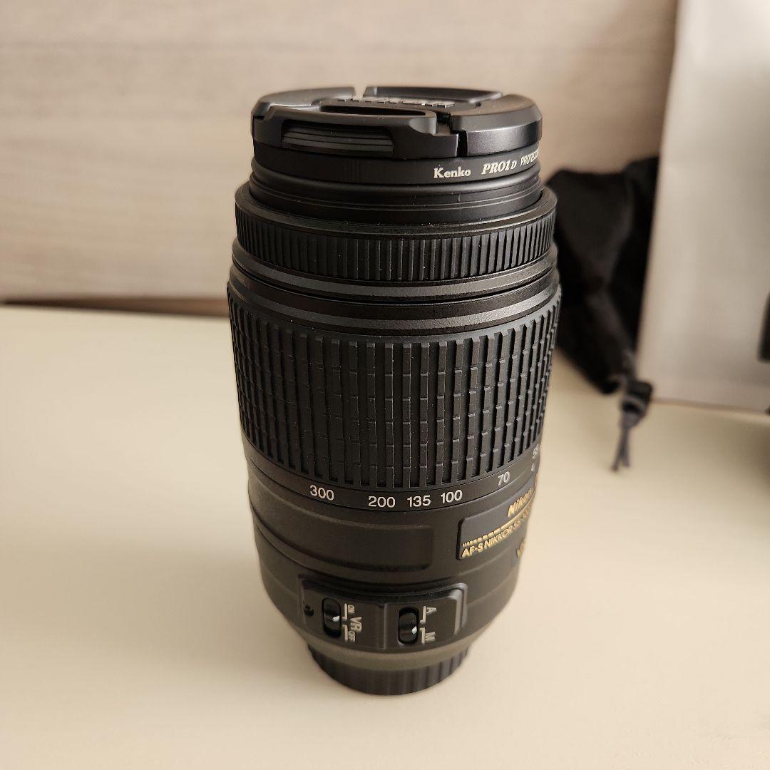 NikonD5200赤色モデル 18-55mmレンズ　55-300mmレンズ付き