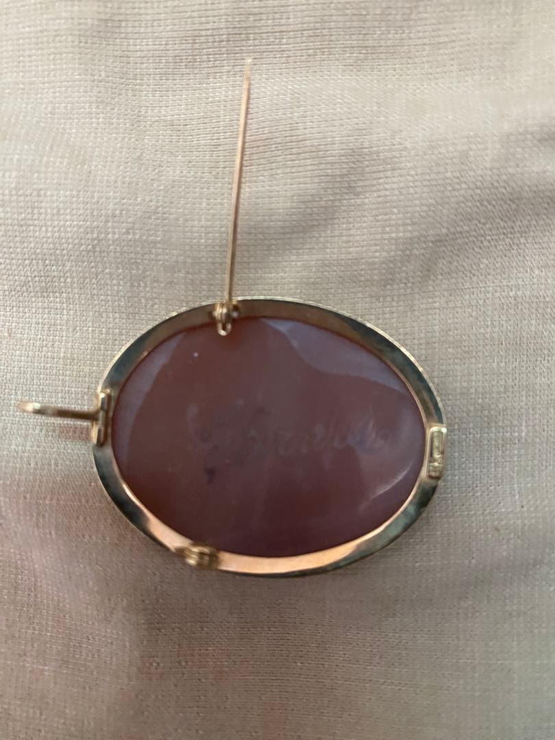 オーバル型カメオブローチ