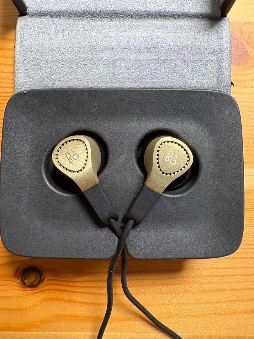 Beoplay H3 Golden Bang and Olufsen イヤホン