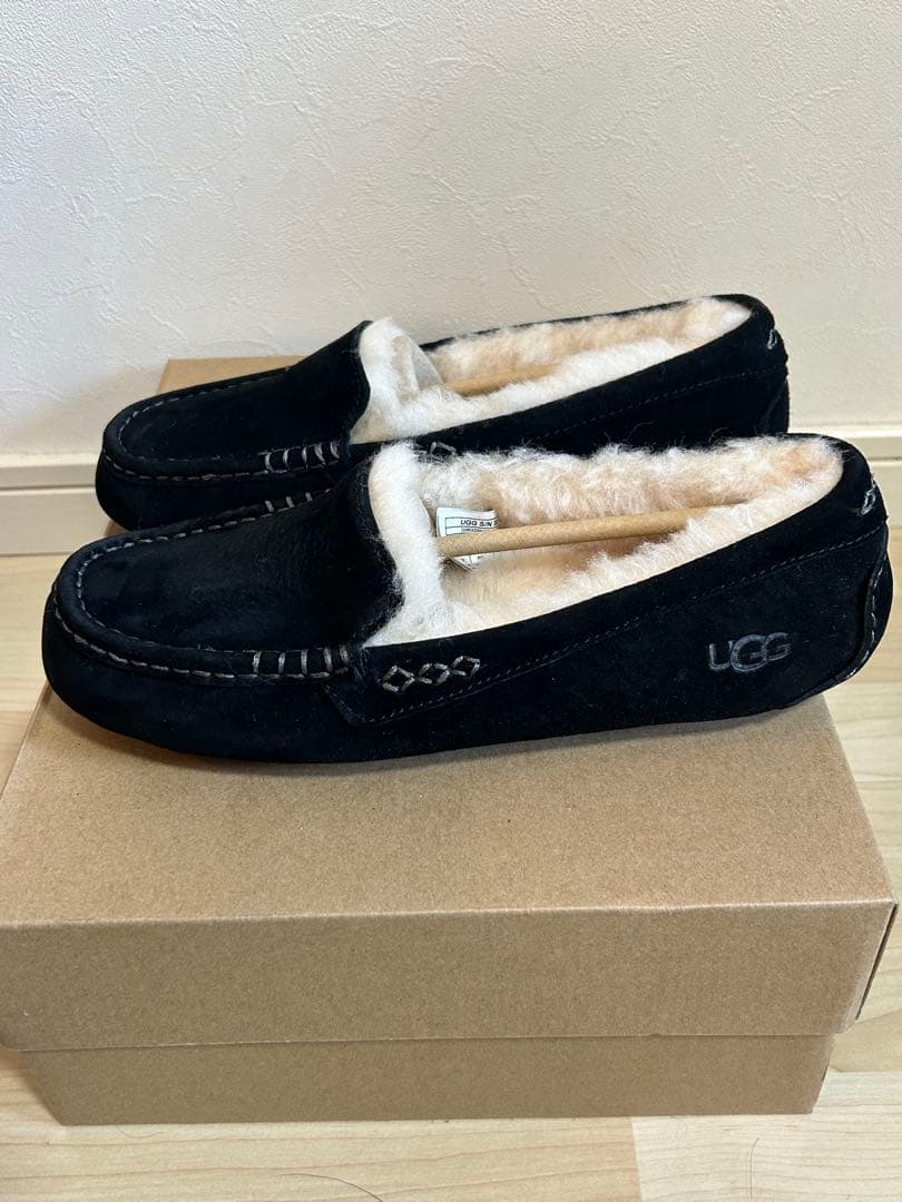 新品未使用　UGG アグ　アンスレー　モカシンシスウェード　ブラック　25cm