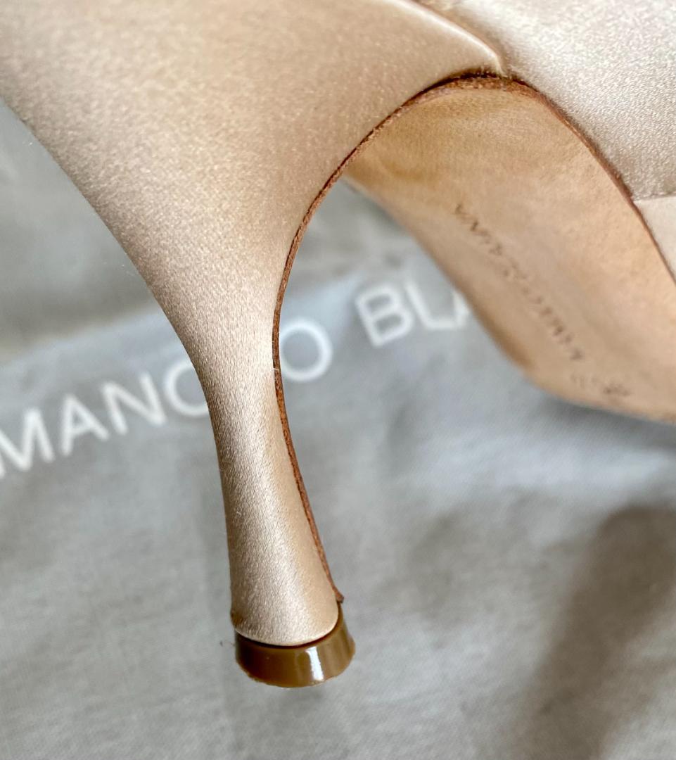 Manolo Blahnik ヌードベージュ サテン ビジューサンダル 35.5