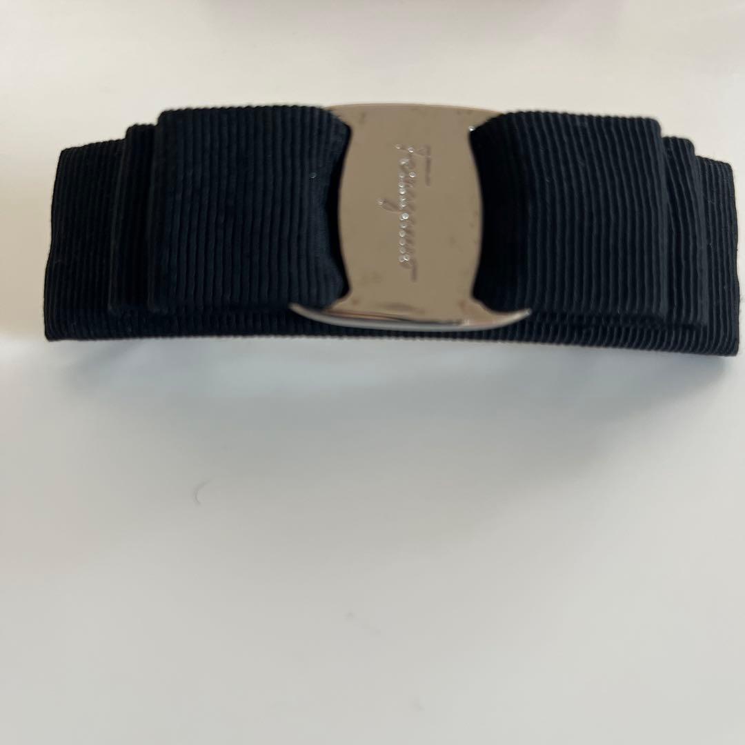 Salvatore Ferragamo 黒リボンヘアクリップ
