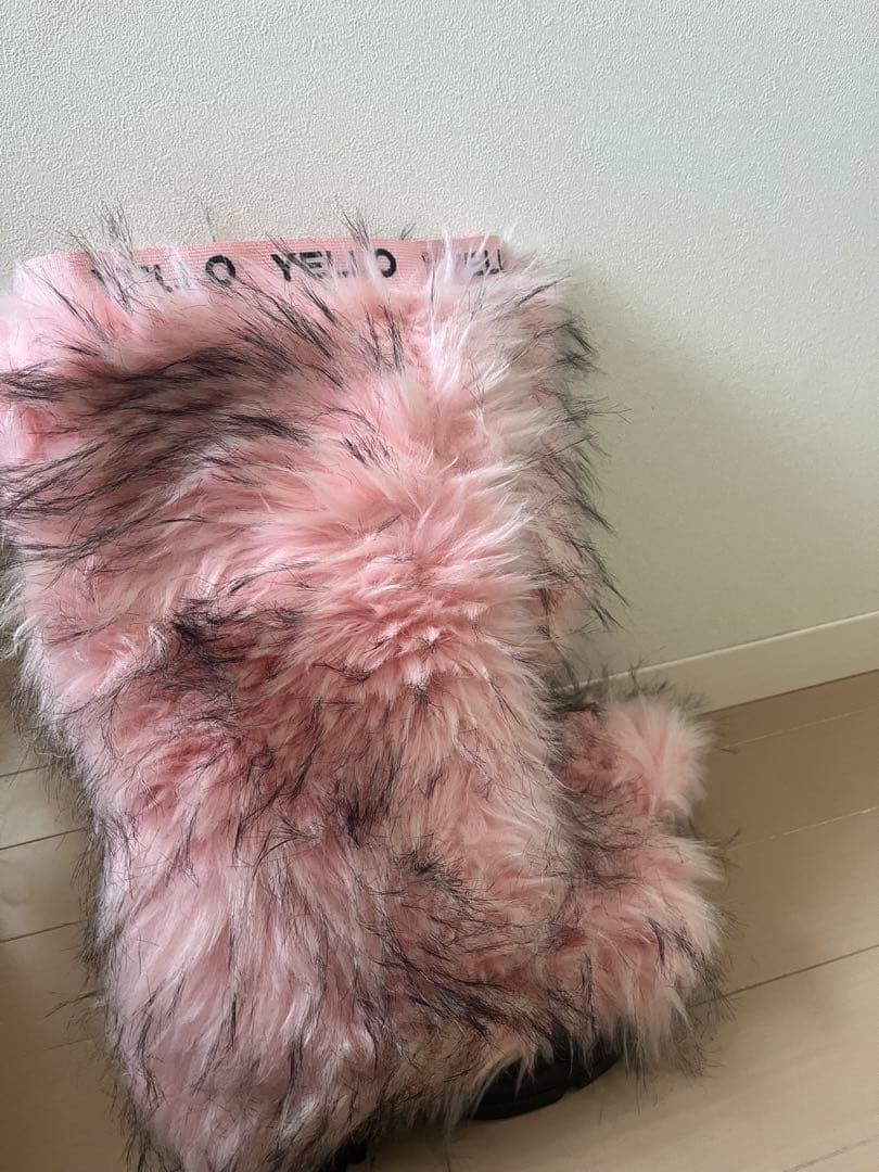 YELLO ピンクファーロングブーツ