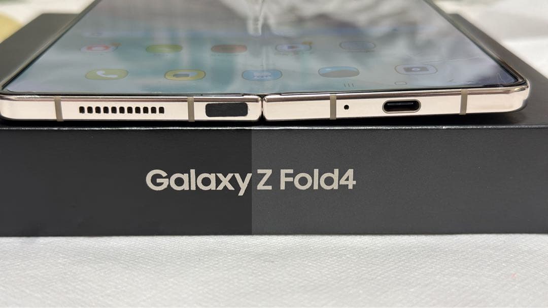 美品 Galaxy Z Fold4 256GB 韓国版 ゴールド SIMフリー