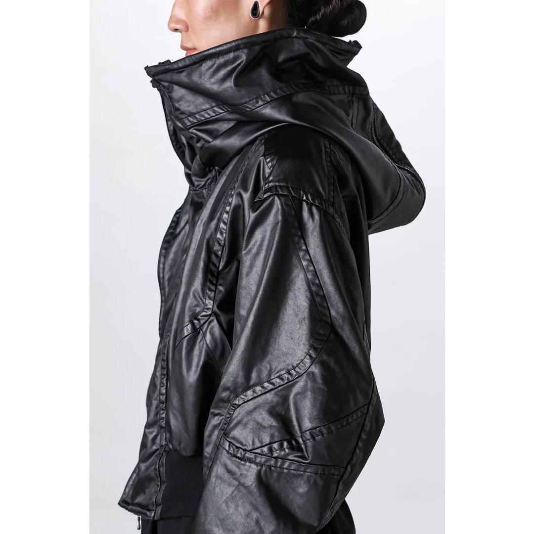 ジャケット・アウター JULIUS Coated Satin Short Hooded Blouson