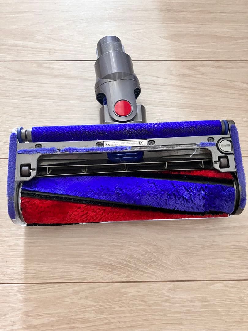Dyson SV10 v8 fluffy extra 本体とアタッチメント