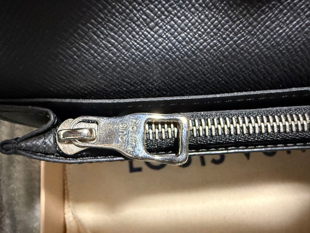 LOUIS VUITTON ポルトフォイユブラザ