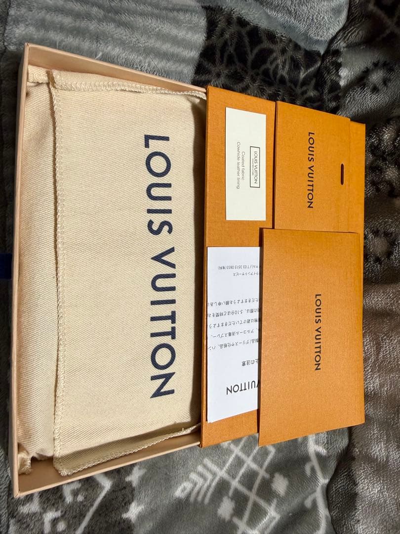 LOUIS VUITTON ポルトフォイユブラザ