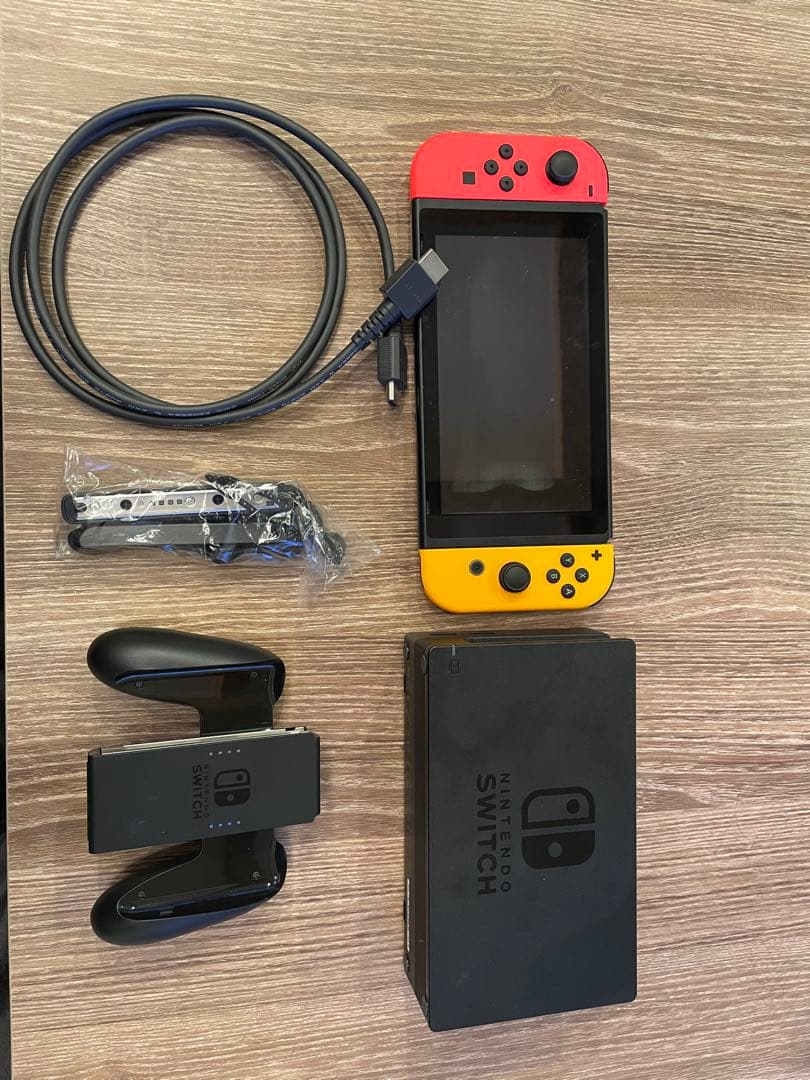 美品Nintendo Switch 本体 赤/黄　任天堂Store ニンテンドー