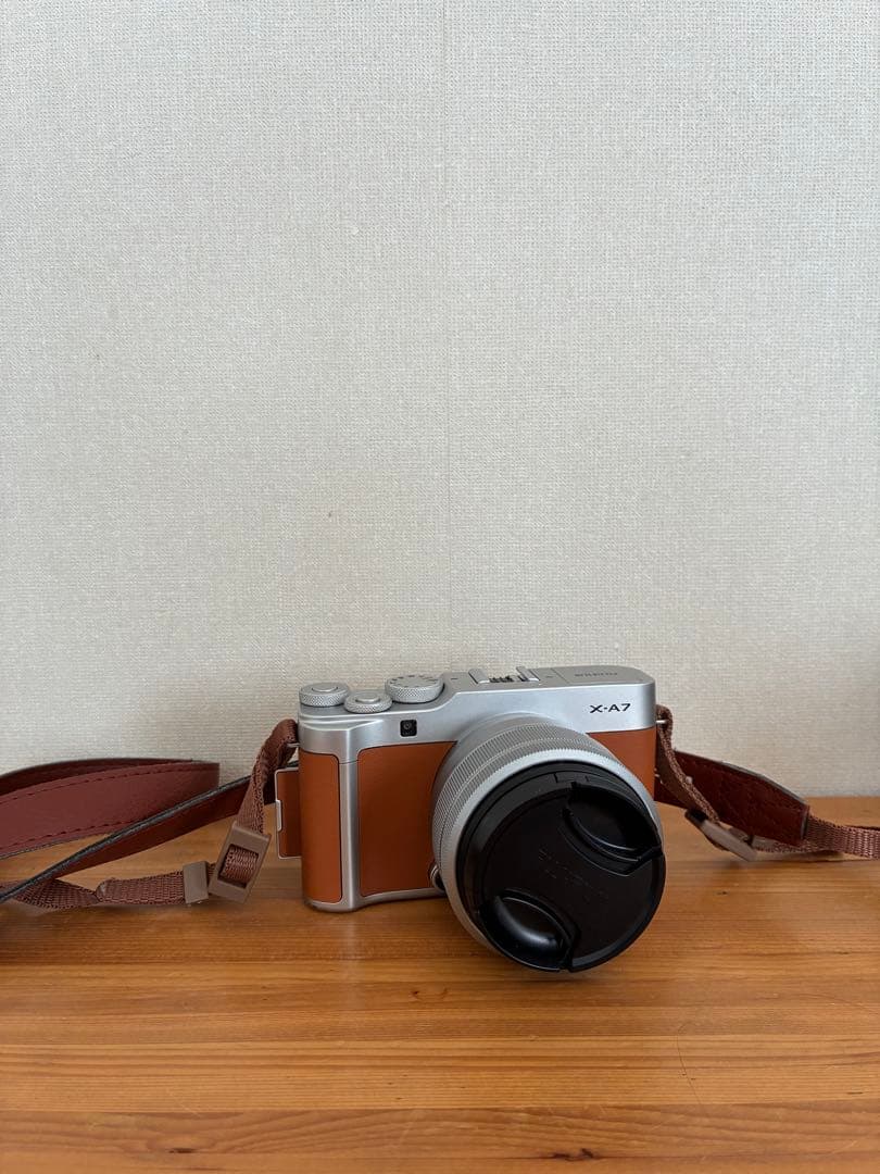 【美品】富士フイルム X-A7 レンズキット 15-45mm シルバー×オレンジ