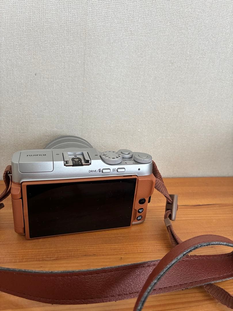 【美品】富士フイルム X-A7 レンズキット 15-45mm シルバー×オレンジ