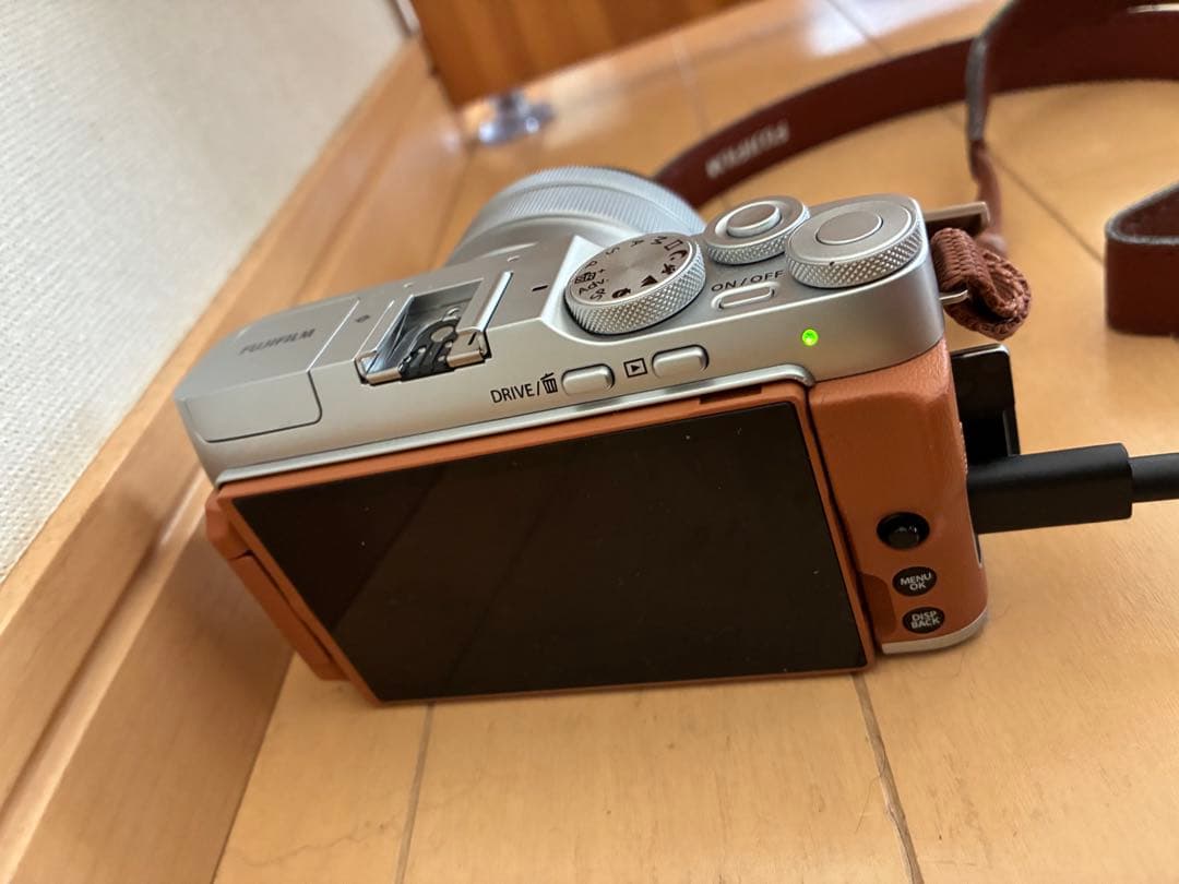 【美品】富士フイルム X-A7 レンズキット 15-45mm シルバー×オレンジ