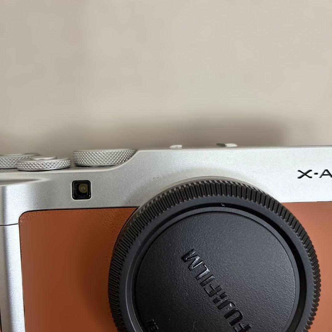 【美品】富士フイルム X-A7 レンズキット 15-45mm シルバー×オレンジ