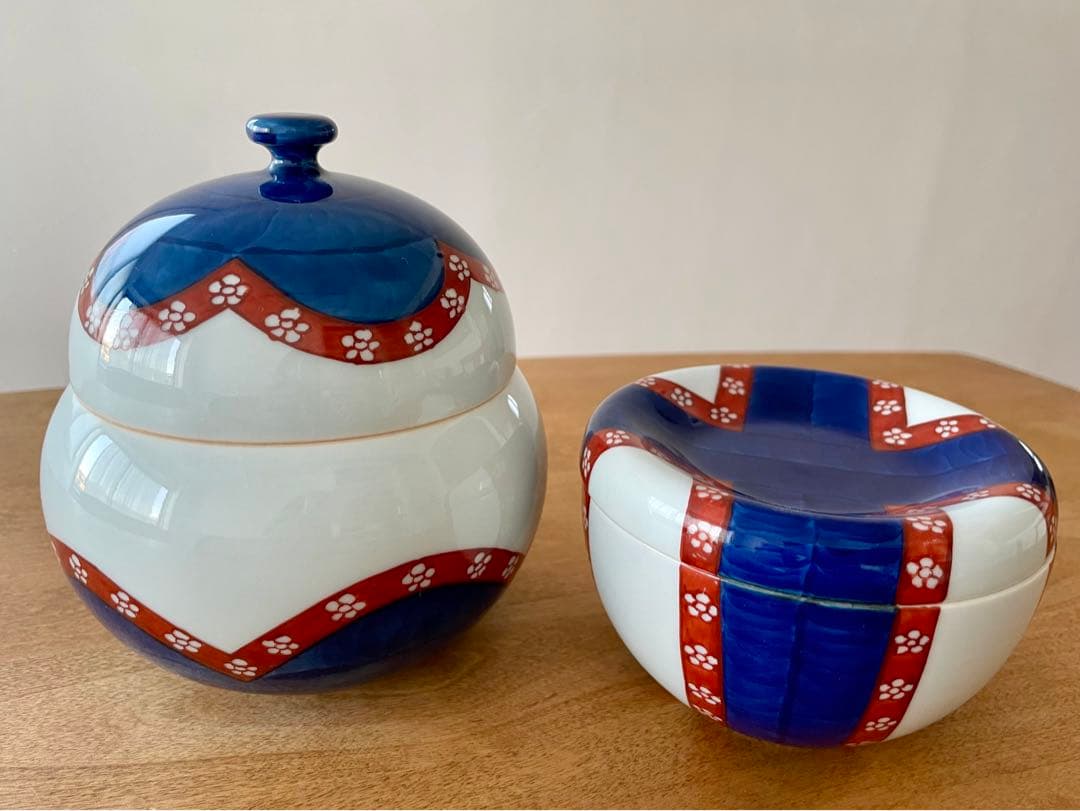 有田焼 源右衛門窯 染錦梅小紋 蓋物 蓋付 小鉢 小物入れ 2つセット