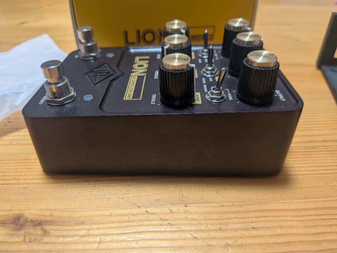 UAFX Lion 専用固定器付き