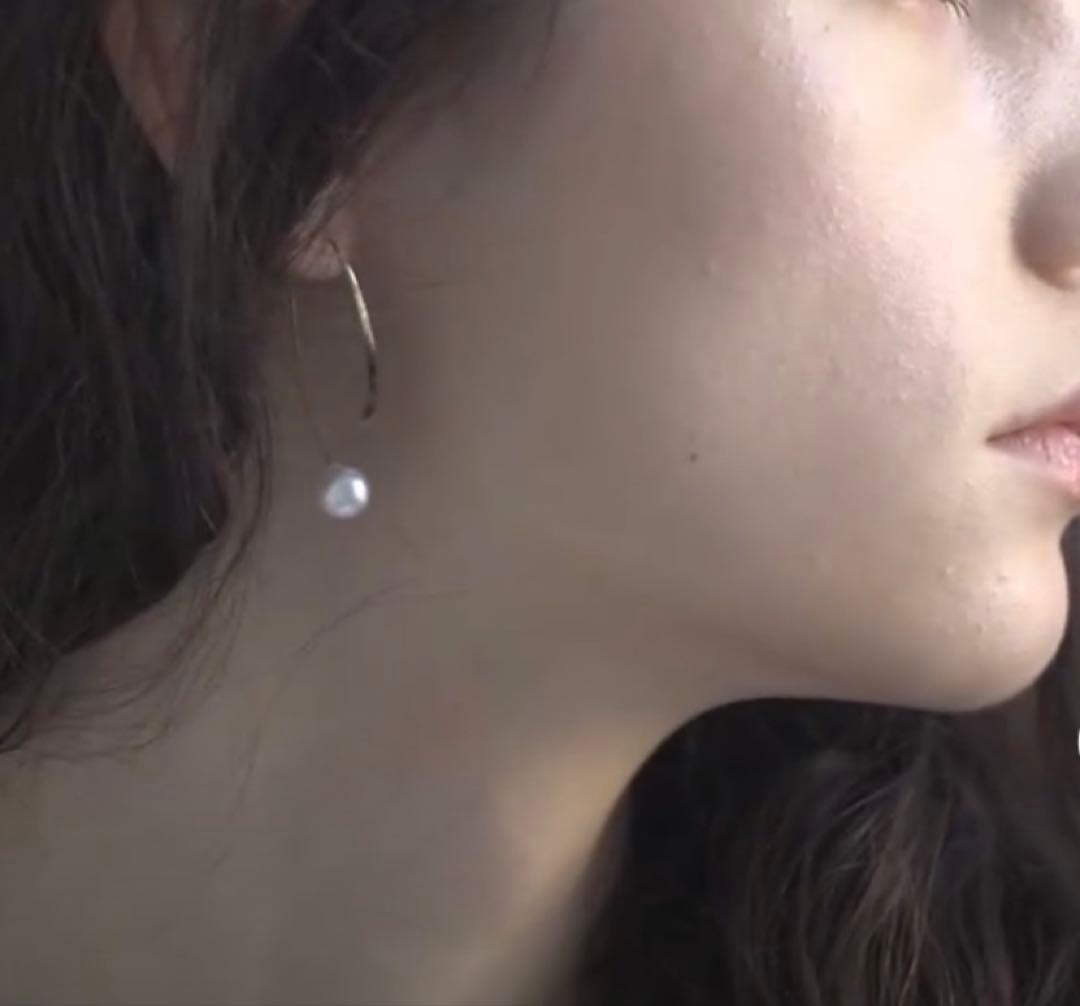 18K ハングフープピアス