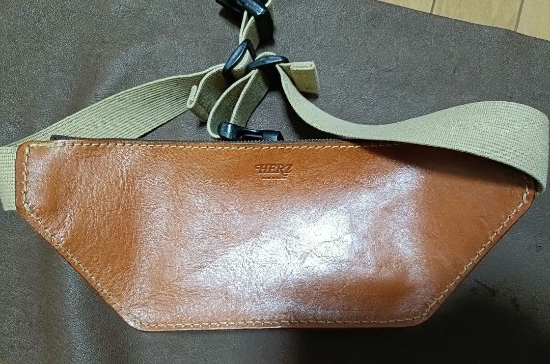 HERZ ヘルツ 羽付きウエストバッグ F-45 未使用品 定価27,500円