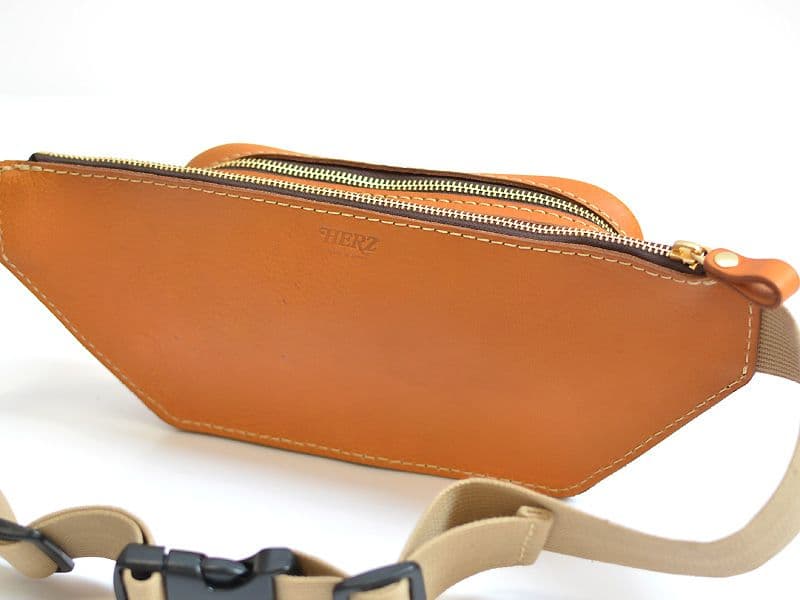 HERZ ヘルツ 羽付きウエストバッグ F-45 未使用品 定価27,500円