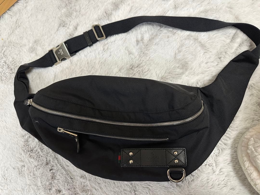 GUCCI ボディーバッグ