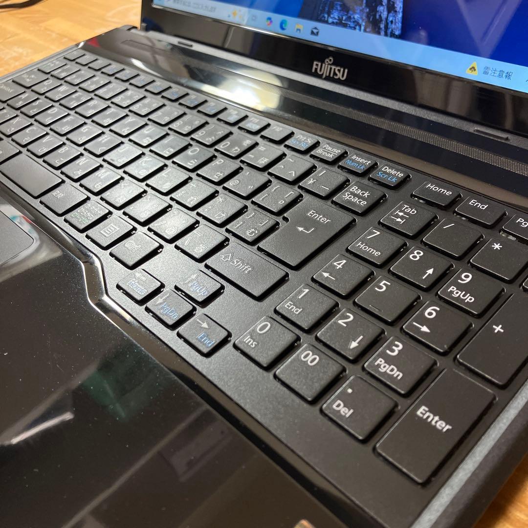 富士通　LIFEBOOK WA1/S i7搭載office2021