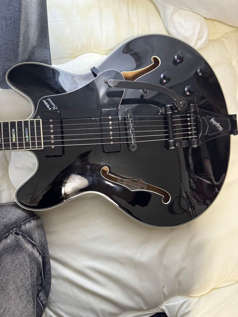 VOX Bobcat V90 with Bigsby ジェット・ブラック