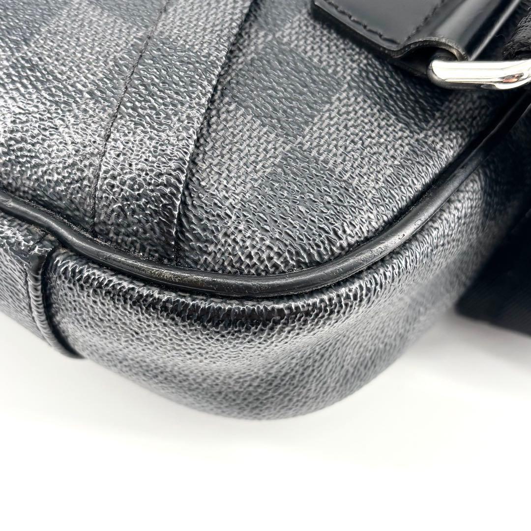 ルイヴィトン ダミエ グラフィット アンブレール ボディバッグ