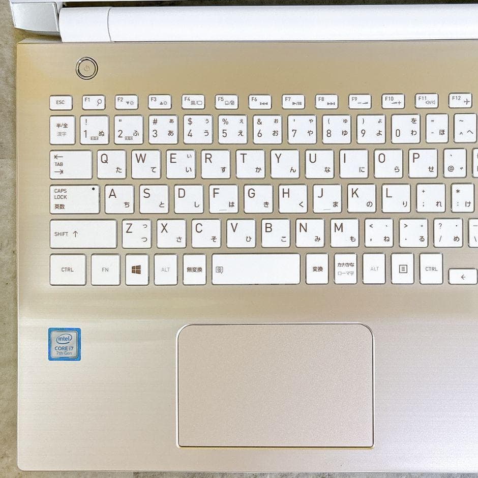 美品✨ⅰ7✨SSD512搭載で快適✨おしゃれゴールド❣フルHD 薄型 カメラ付き