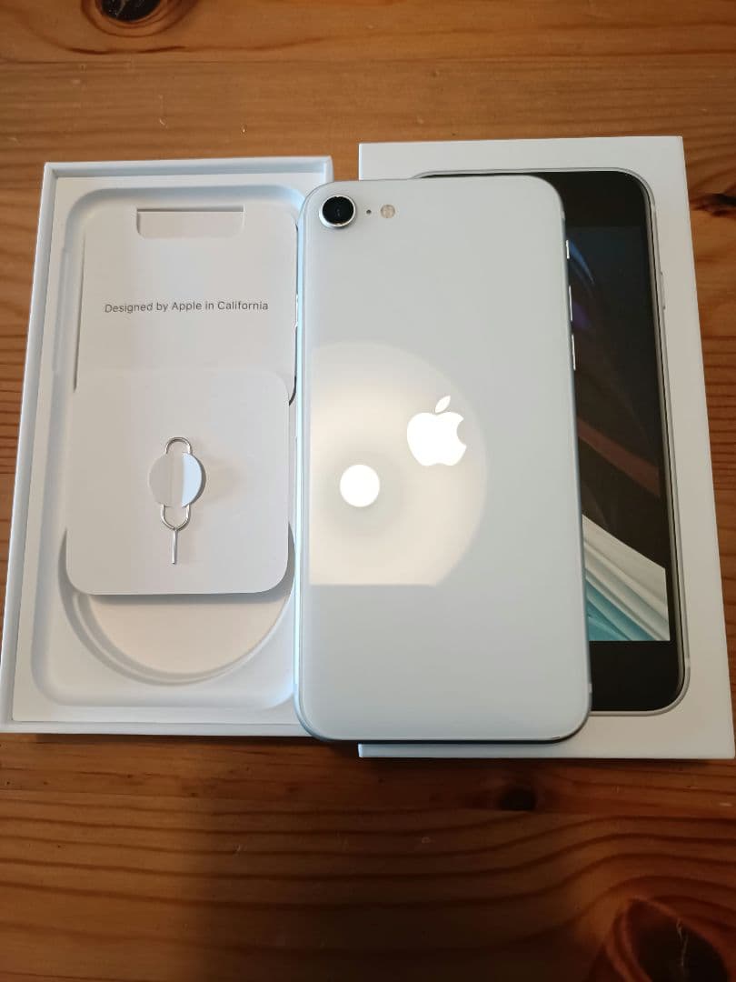 【美品】Apple iPhone SE 第二世代　ホワイト