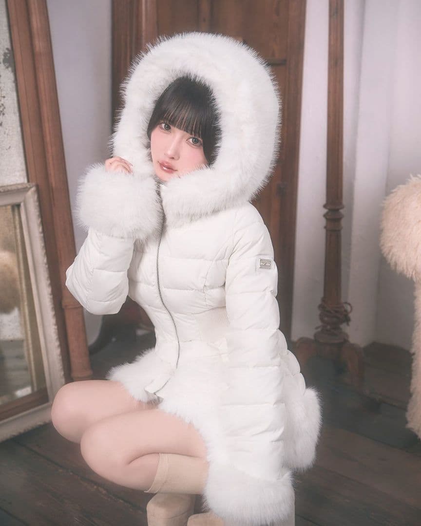 ミシェルマカロン　美くびれフェイクファーダウンコート　フリーサイズ　ホワイト