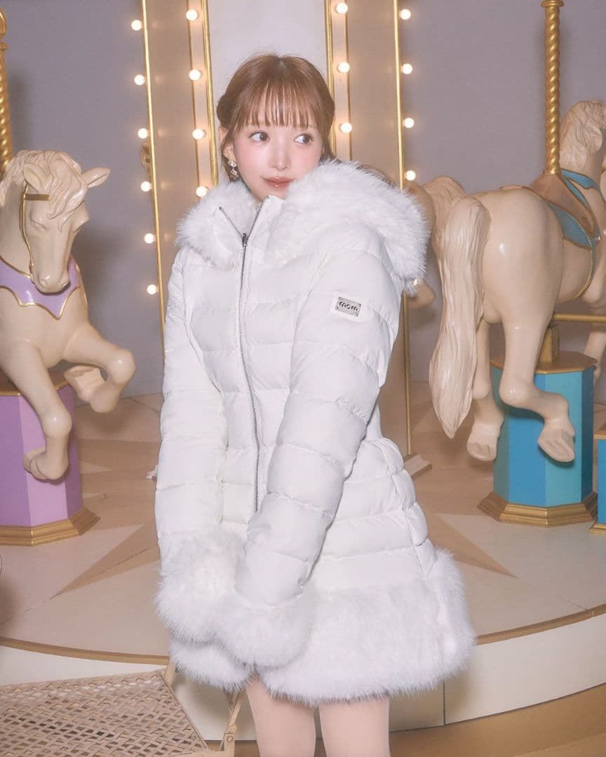 ミシェルマカロン　美くびれフェイクファーダウンコート　フリーサイズ　ホワイト