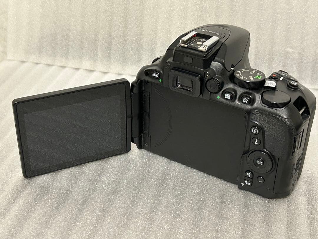 Nikon D5500 ボディ MH-24付き　189