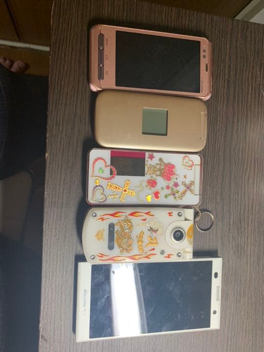 全部まとめて5台写真チックしてください。充電器が付いてないです。ジャン品。