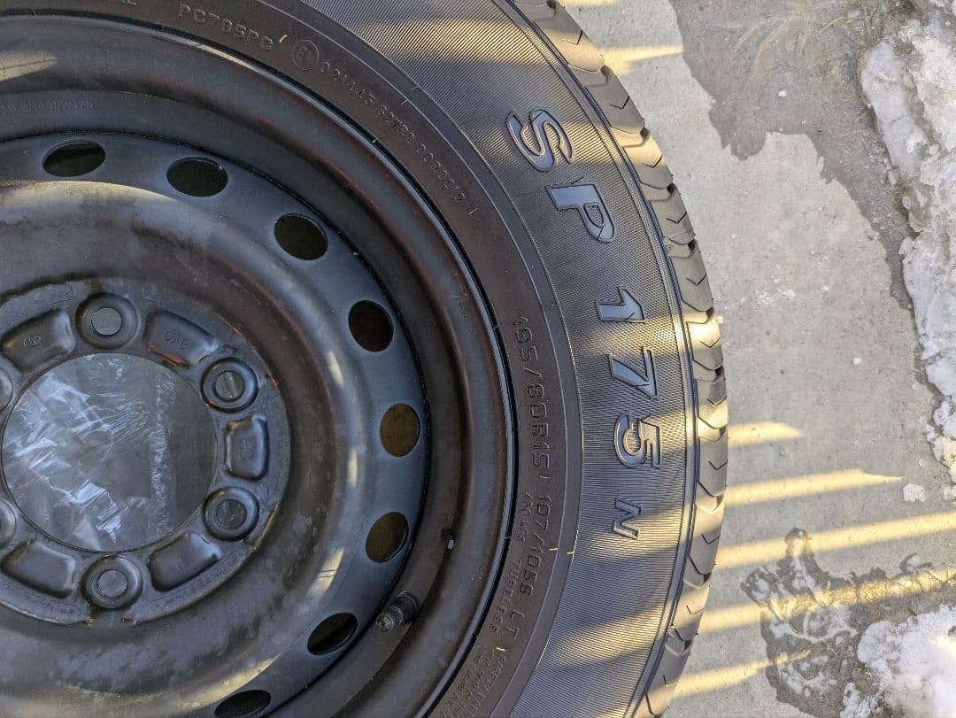 ハイエース純正タイヤ4本セット　新車外し品　d_t様 ②