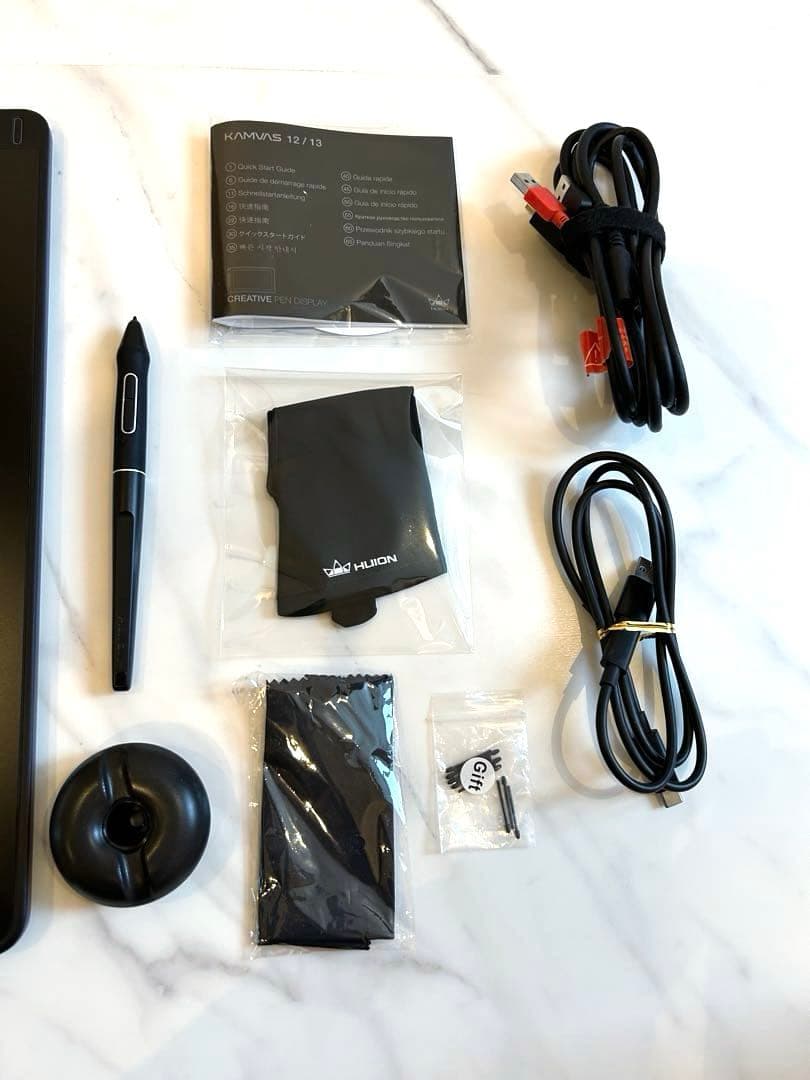ほぼ新品！HUIONペンタブレットCAMVAS13 専用ケーブル付