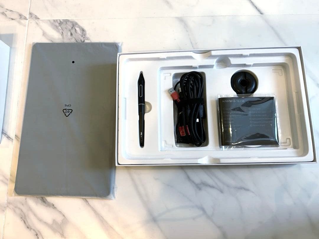 ほぼ新品！HUIONペンタブレットCAMVAS13 専用ケーブル付