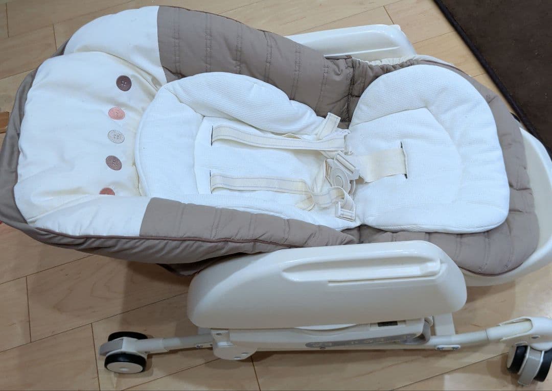 コンビ　ネムリラAT 電動ハイローチェア オートスウィングゆりかご クリーム色