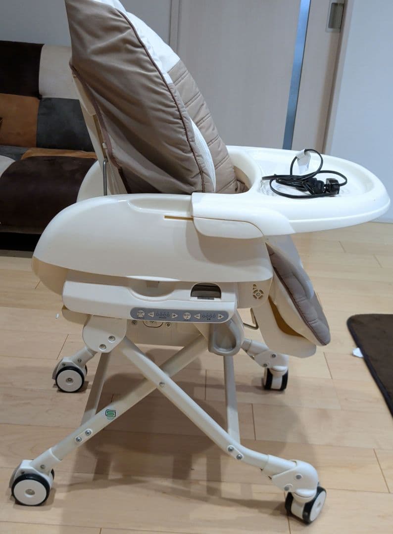 コンビ　ネムリラAT 電動ハイローチェア オートスウィングゆりかご クリーム色