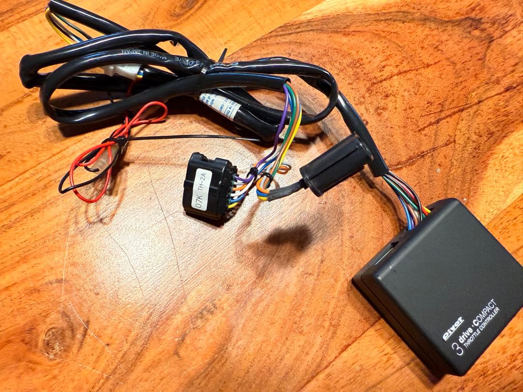 PIVOT スロットルコントローラー 3-drive Compact150プラド