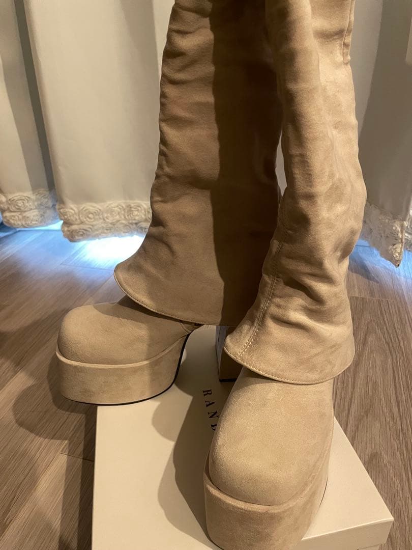 EMODA フレアーカバーフィットブーツ（アイボリー）Mサイズ