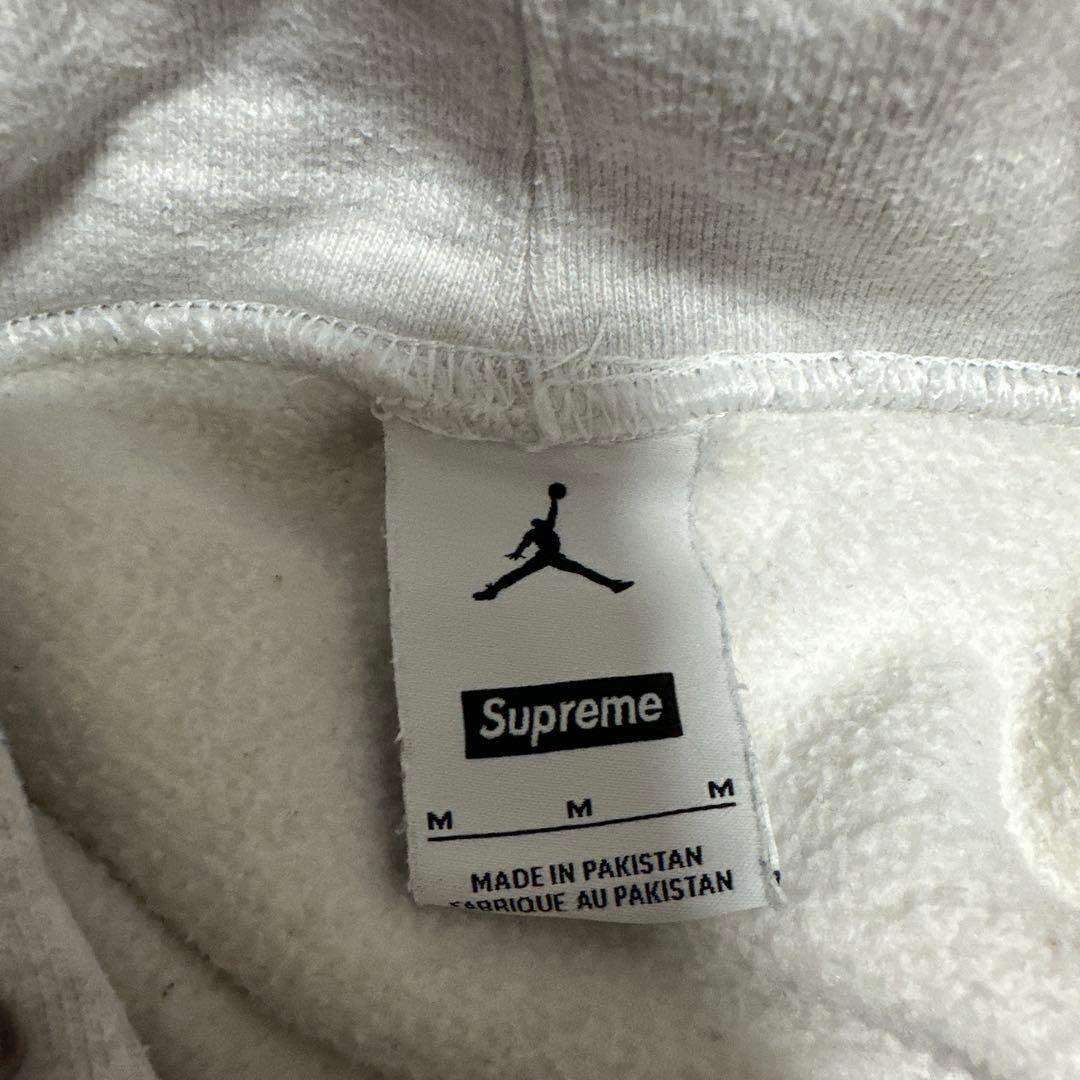 ジョーダン　supreme コラボフーディ