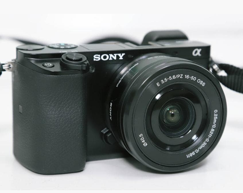 Sony　α6100　ダブルズームキット　元箱あり