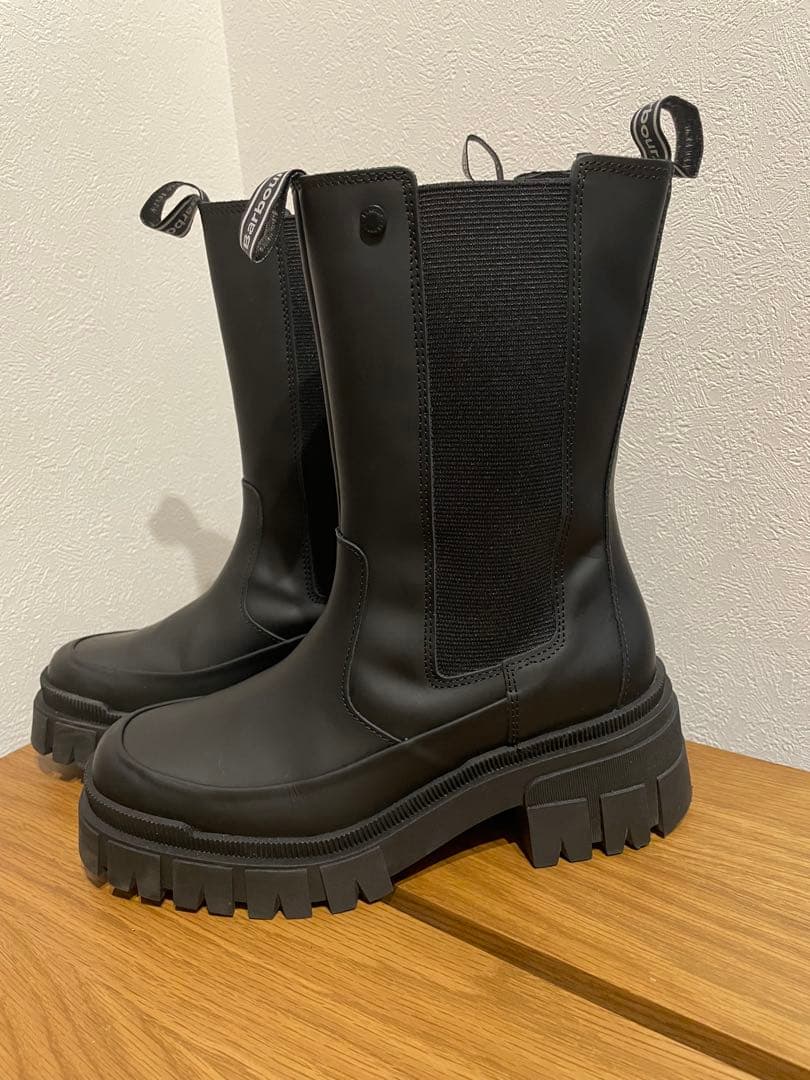 Barbour ブラック チェルシーブーツ