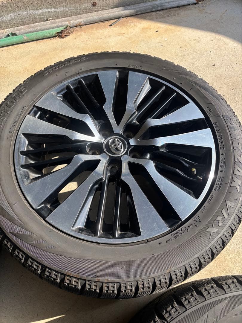 30アルファード純正　235/50R18 VRX