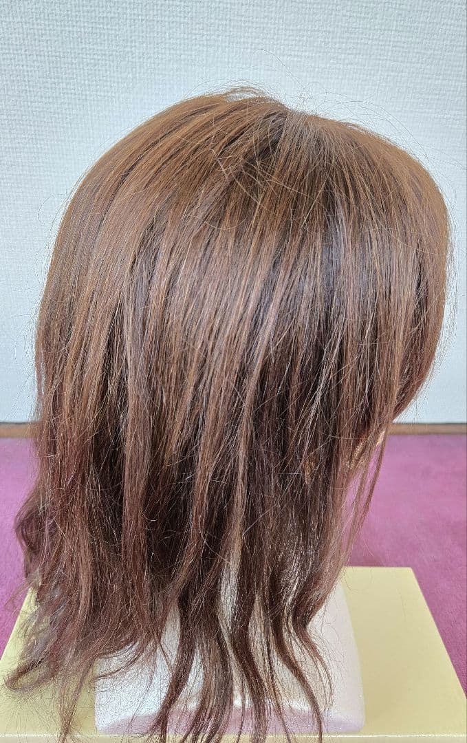 まるです。人毛ウィッグ　ウィッグ　パーマ　ミディアム　ロング