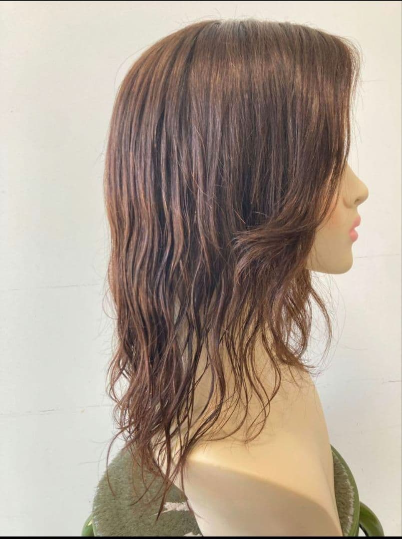 まるです。人毛ウィッグ　ウィッグ　パーマ　ミディアム　ロング