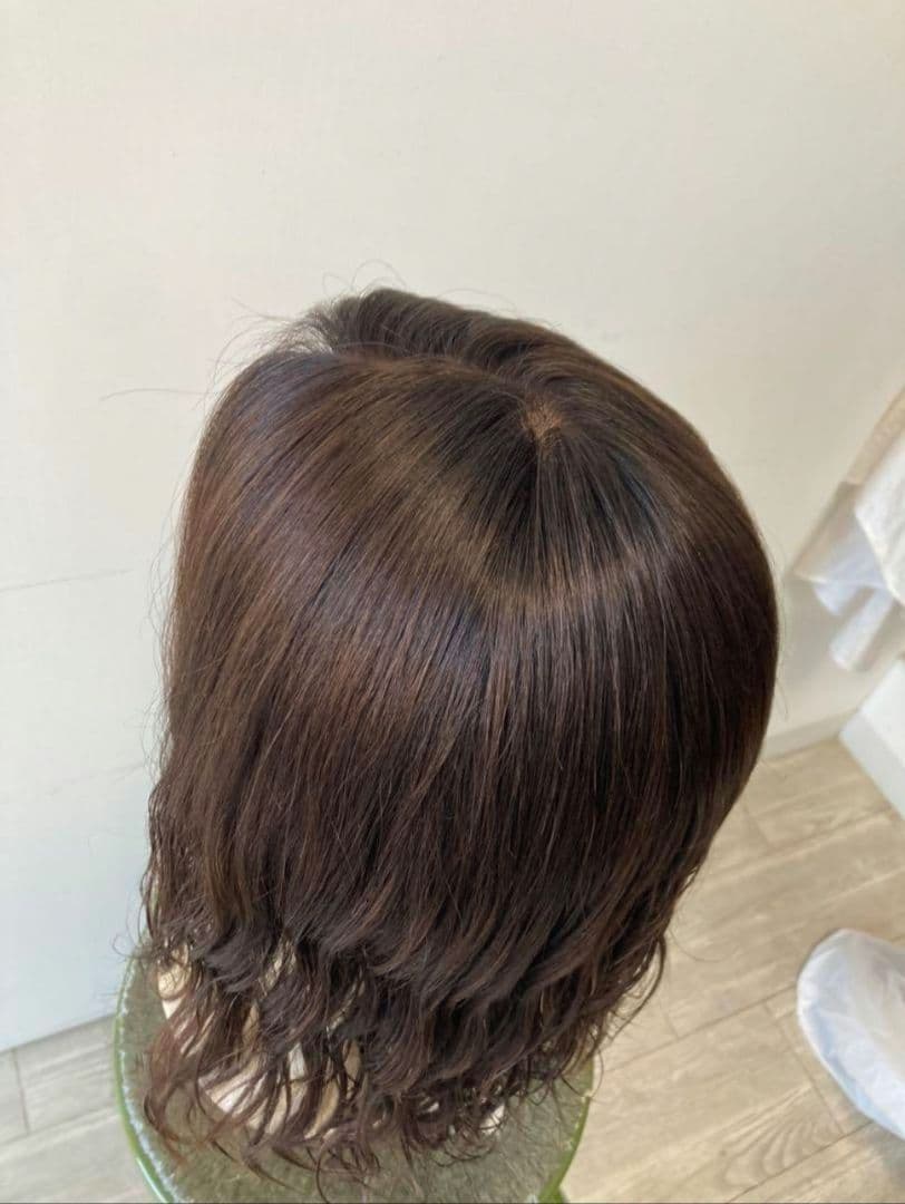 まるです。人毛ウィッグ　ウィッグ　パーマ　ミディアム　ロング