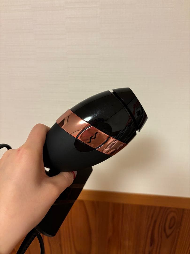 フラッシュ式脱毛器 黒とローズゴールド