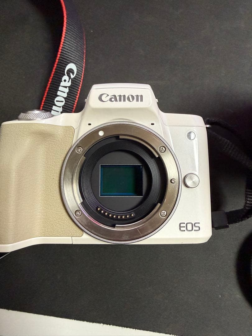 Canon EOS Kiss M ダブルズームキット（ホワイト）