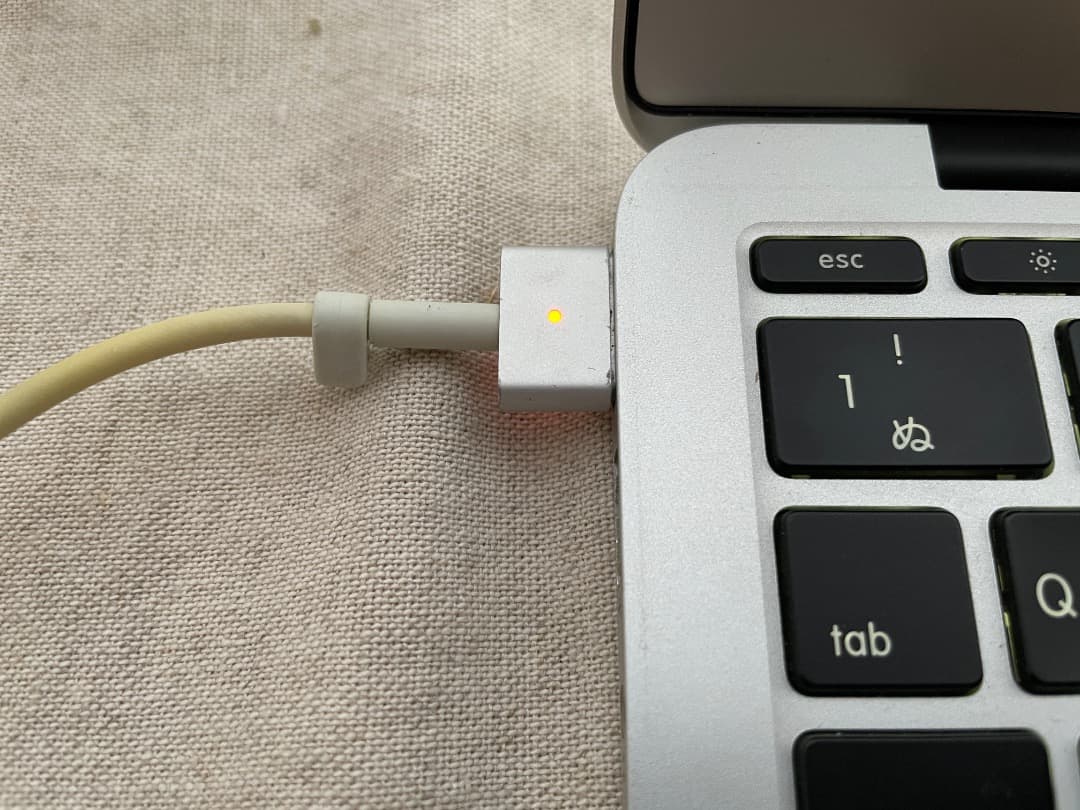 稼動品・Apple社MacBookAir A1465オマケ有