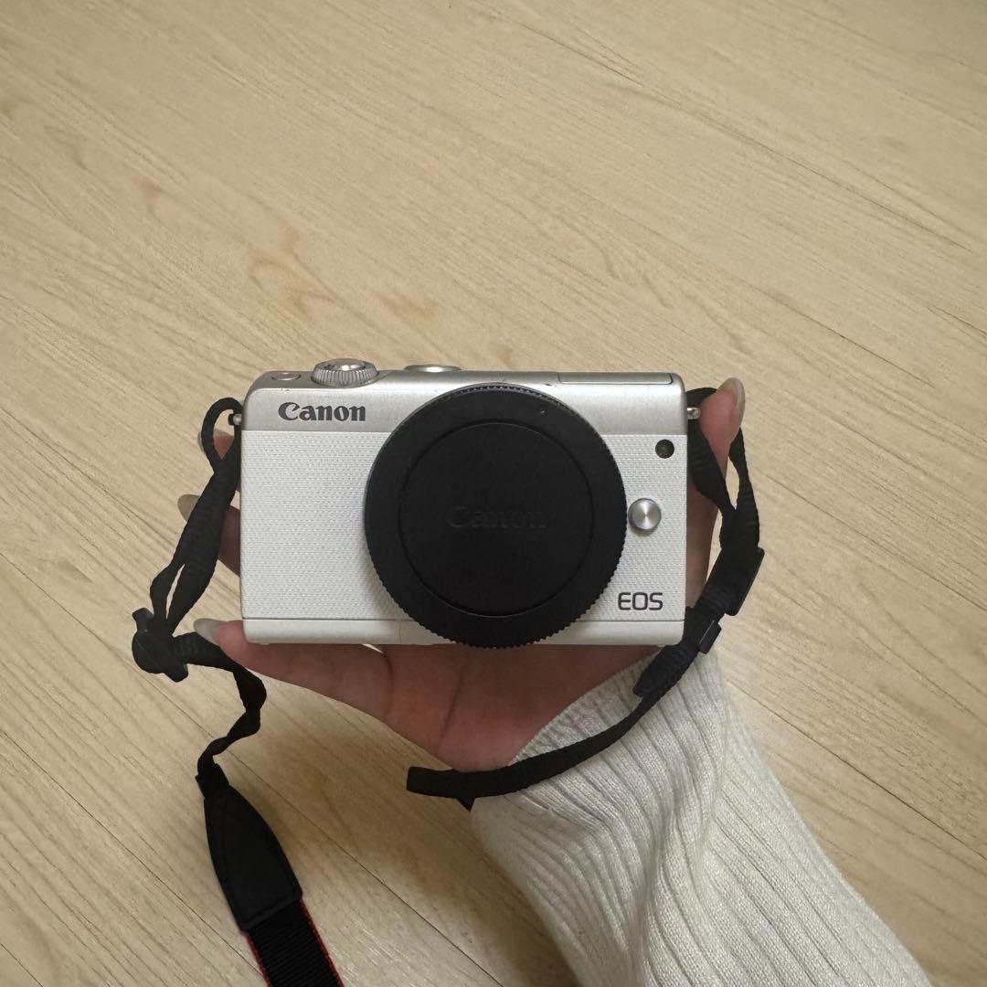Canon EOS M100ミラーレスカメラ